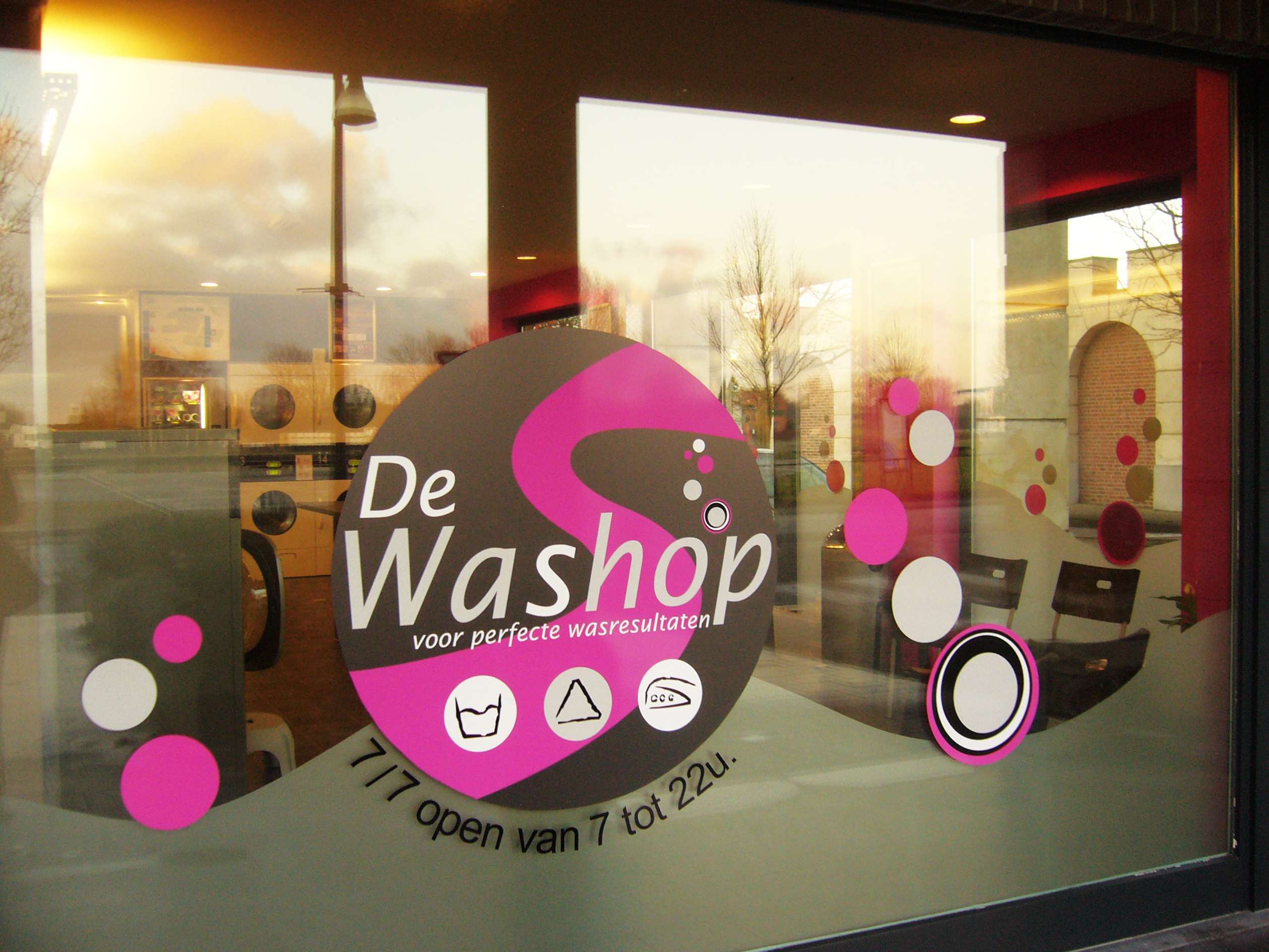 Voorgevel van de Was-shop